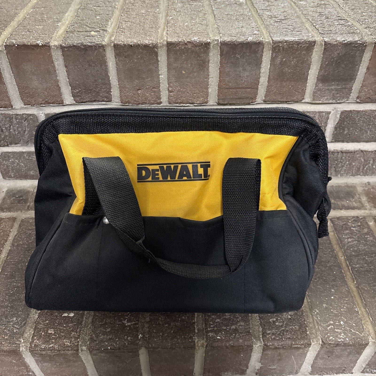 New Dewalt Heavy Duty Ballistic Nylon Tool Bag 15” w Runners & 3 outside Pockets