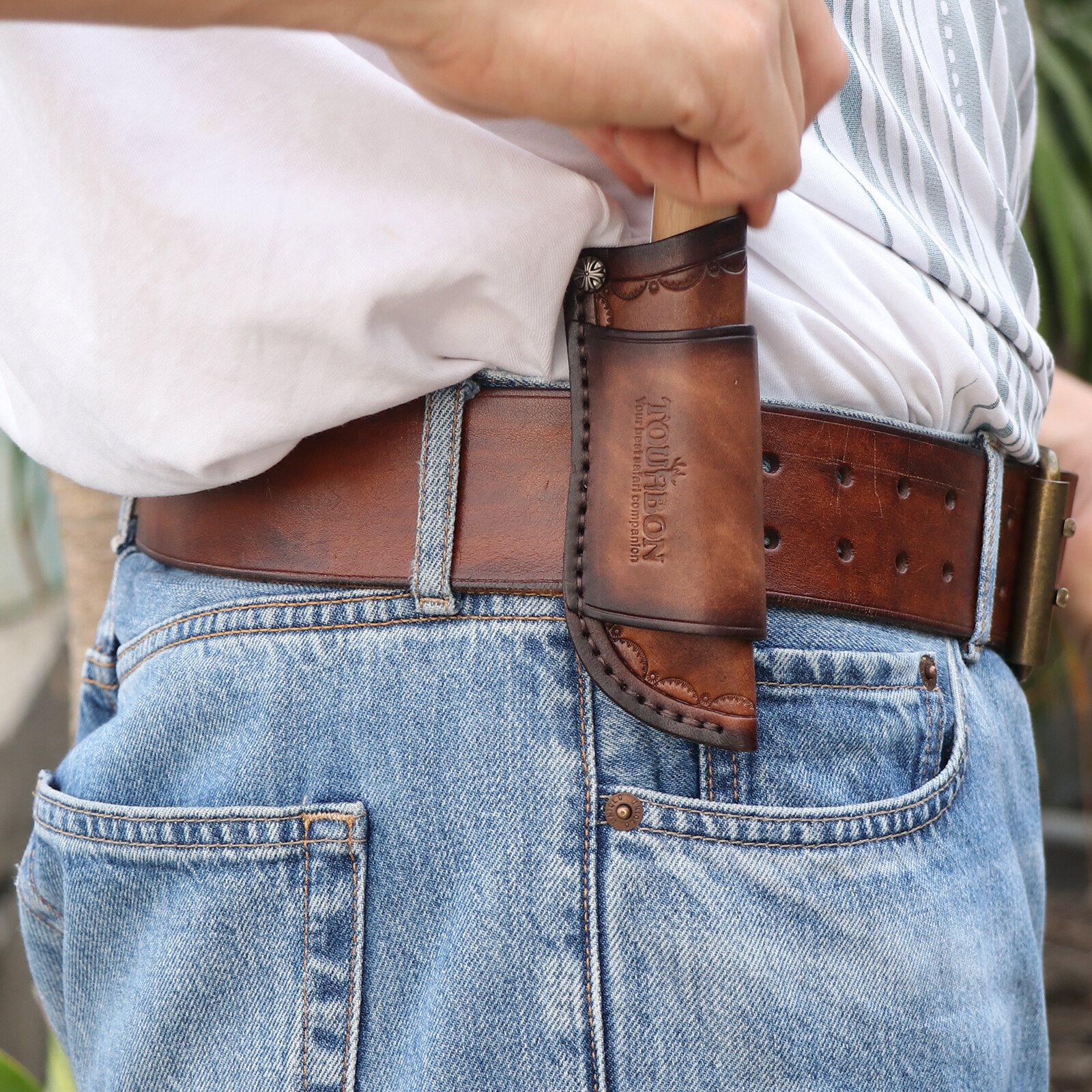 Leather Knife Sheath for Fixed Blade Knives – Belt-Mounted Storage Pocket Case