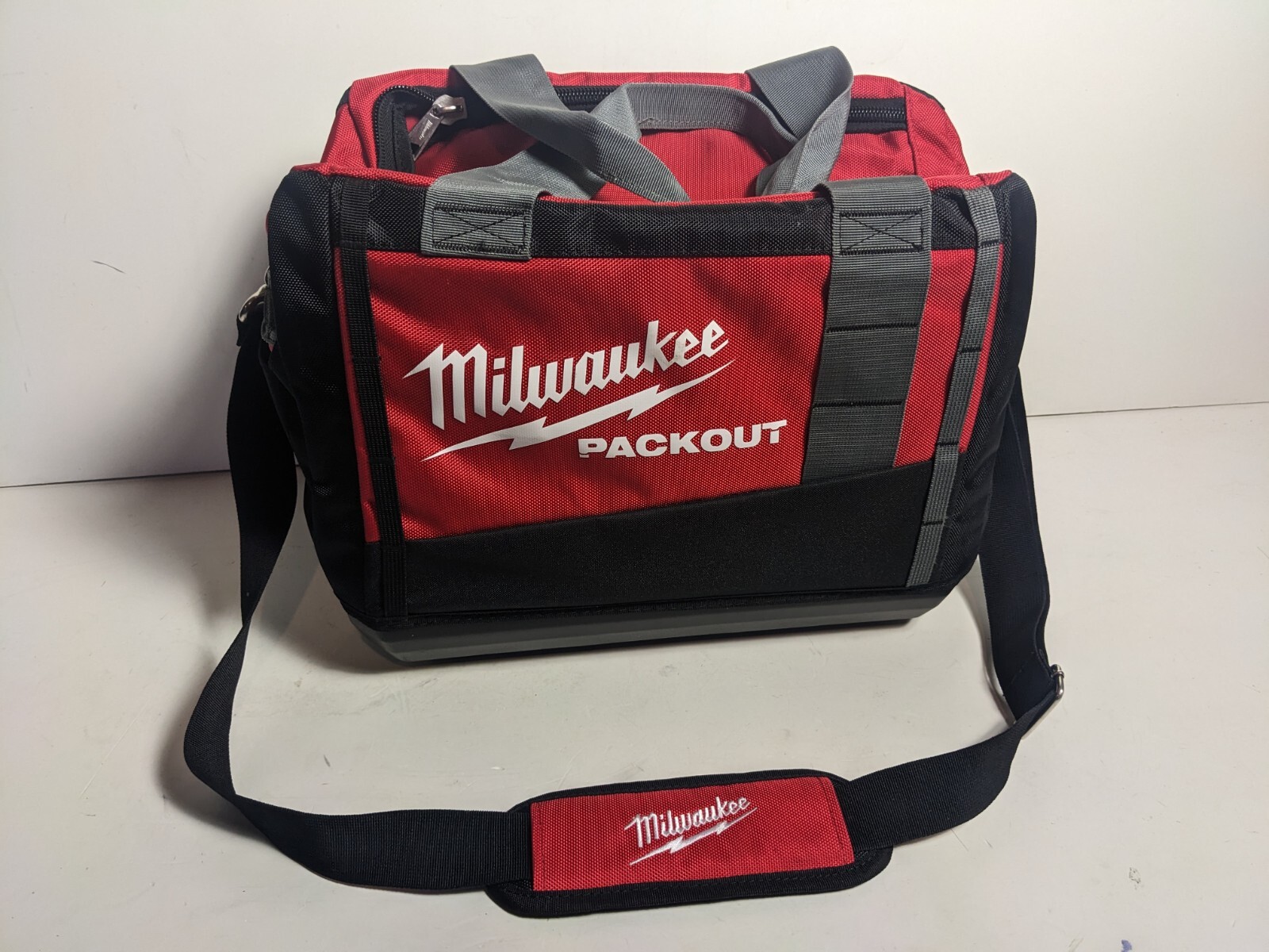 Milwaukee PACKOUT Tool Bag Modular Storage Impact Resistant Molded Base 15″ Red