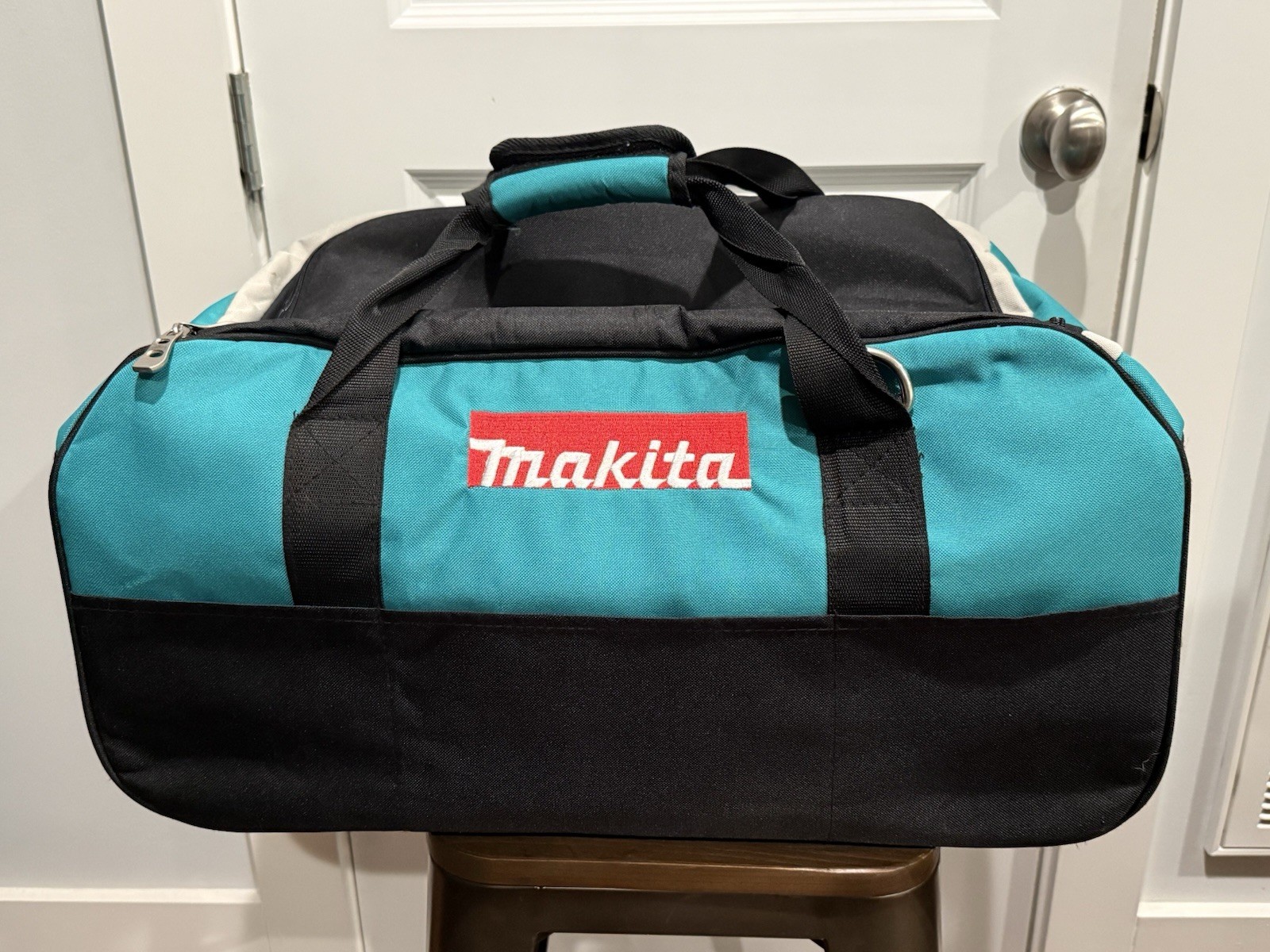 Makita 831284-7 Large Contractor Tool Bag 23″ x 12” x 12” No Shoulder Strap MINT