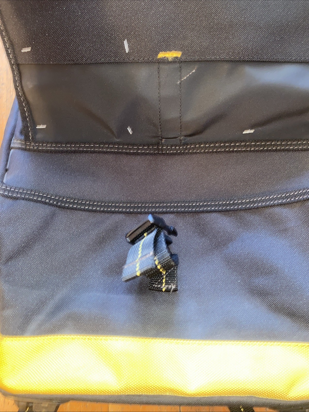 Dewalt 20v Backpack Dgc530 W/ Charging Dock 23 Pocket