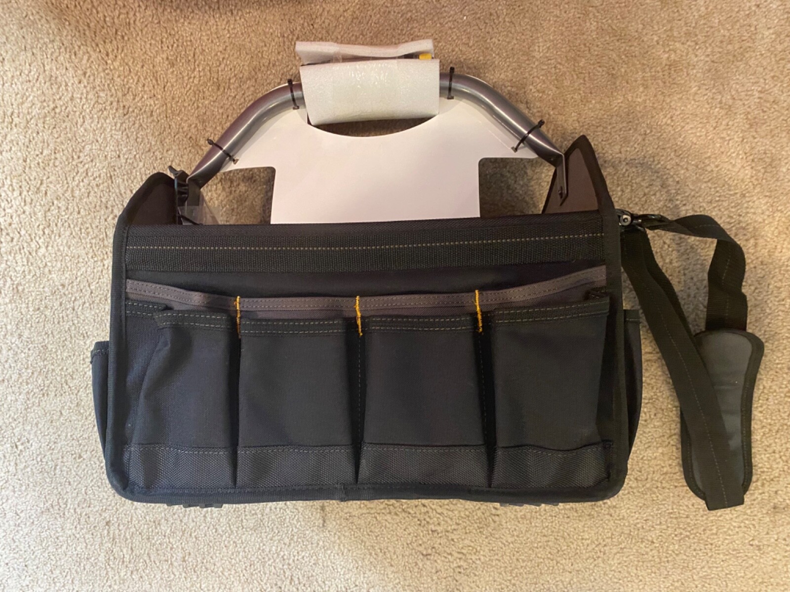 CLC Tech Gear – Large 20 Pocket 15″ Open Top Tool Box Bag Carrier with LED light