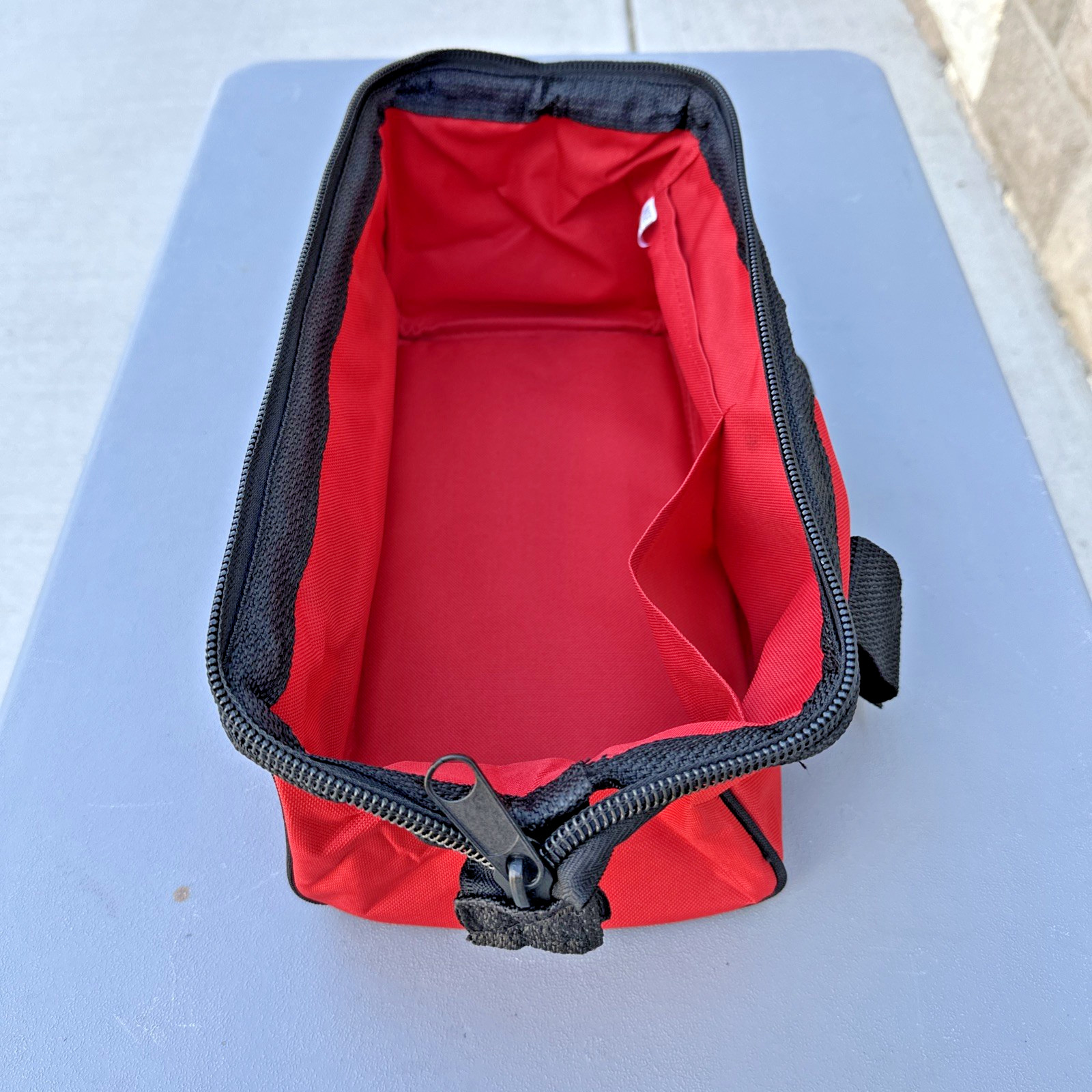 Milwaukee 13″ x 7″ x 6″ Contractor Heavy duty 8 pocket Tool Bag