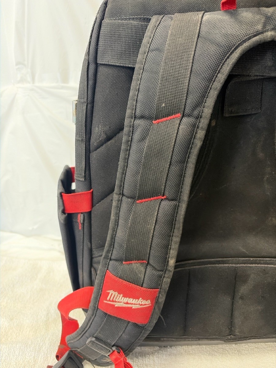 MILWAUKEE TOOLS 48-22-8301 48 POCKET PACKOUT BACKPACK PRE-OWNED (P23016620)