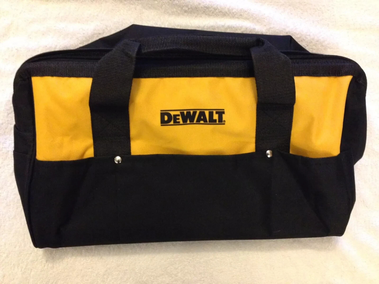 DEWALT 624807-01 Tool Bag Heavy Duty Ballistic Nylon 19” x 12″ x 11″ 10 pockets