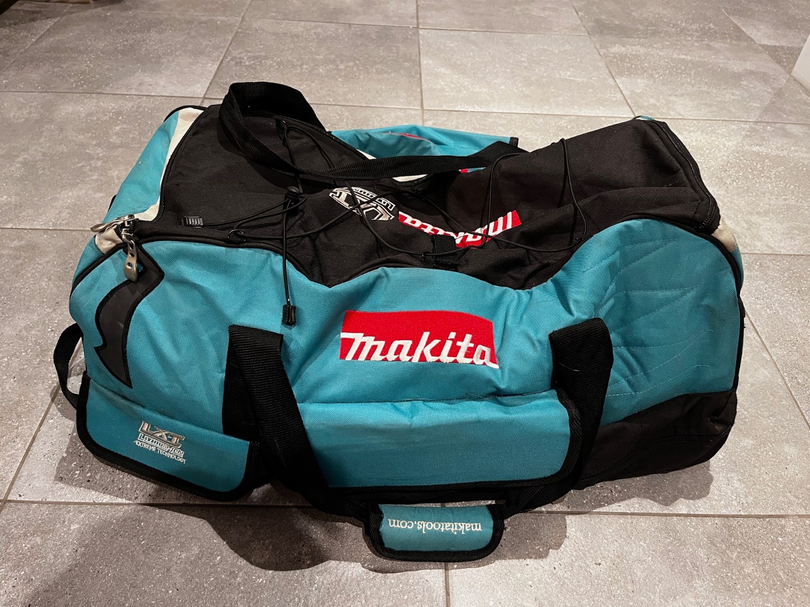 Makita 831269-3 LXT Rolling Tool Bag with Wheel – Large