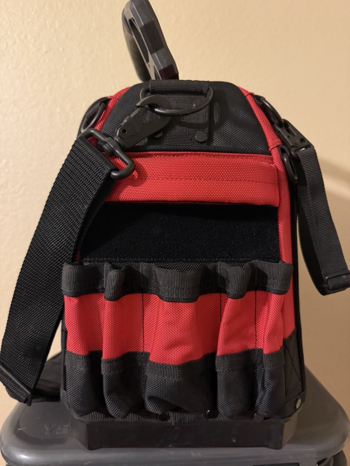 Milwaukee PACKOUT 15″ Structured Tool Bag – 48-22-8316