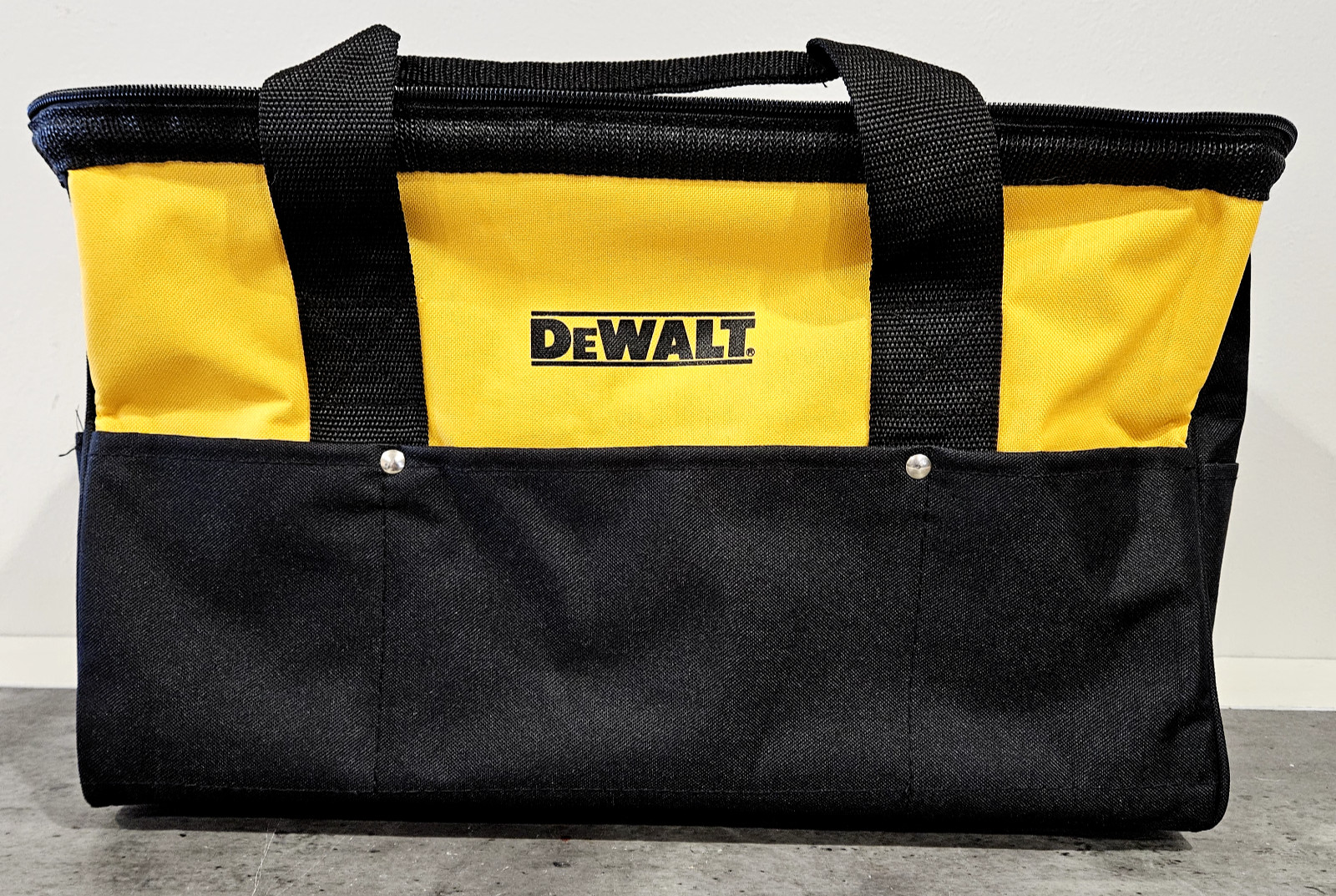 Brand New DeWALT Contractor 4 Tool Bag with Runners 19″x 12″x 11″