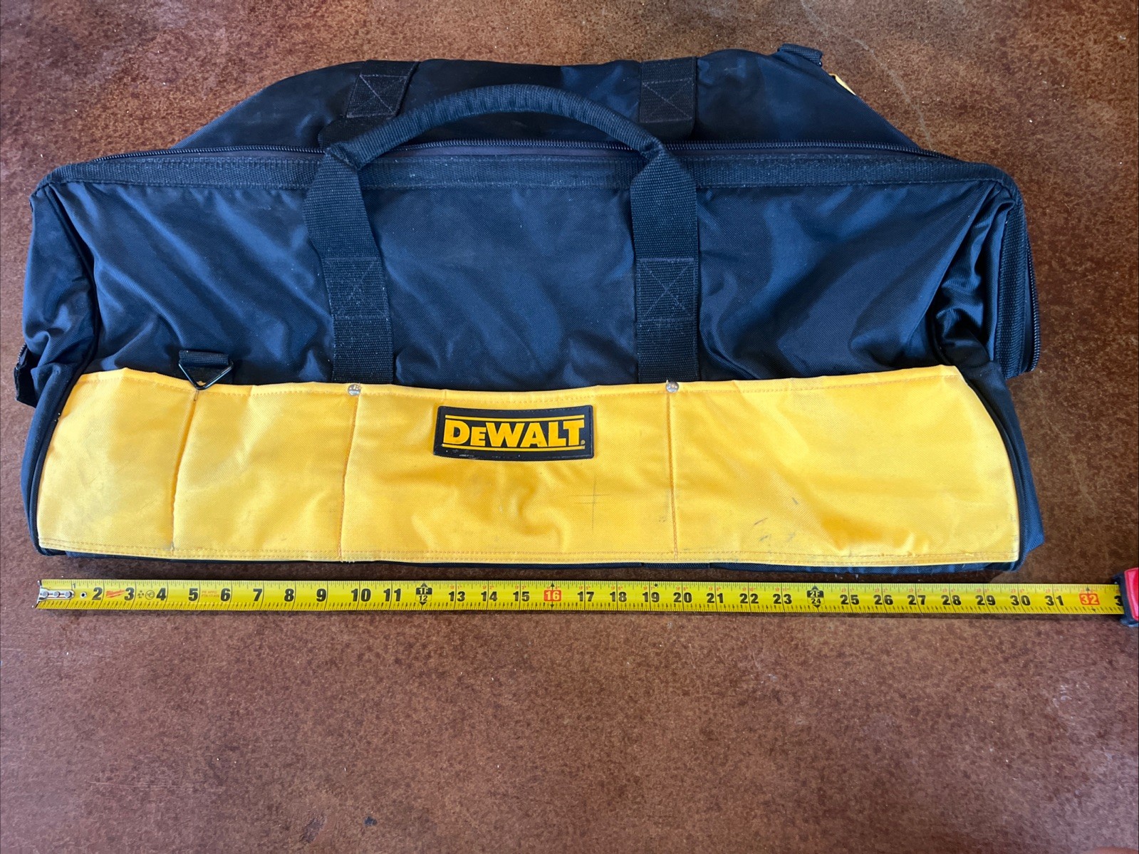 Large DeWalt 30″ Soft Case Tool Contractors Bag Zippered Reinforced with Pockets