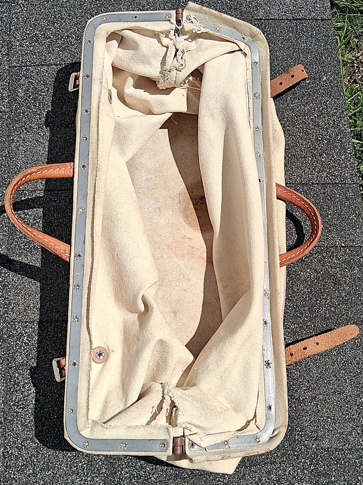 Klein Electrical Tool Bag 5102-22, Canvas, 22″ x 13″ x 10″ Nice Shape