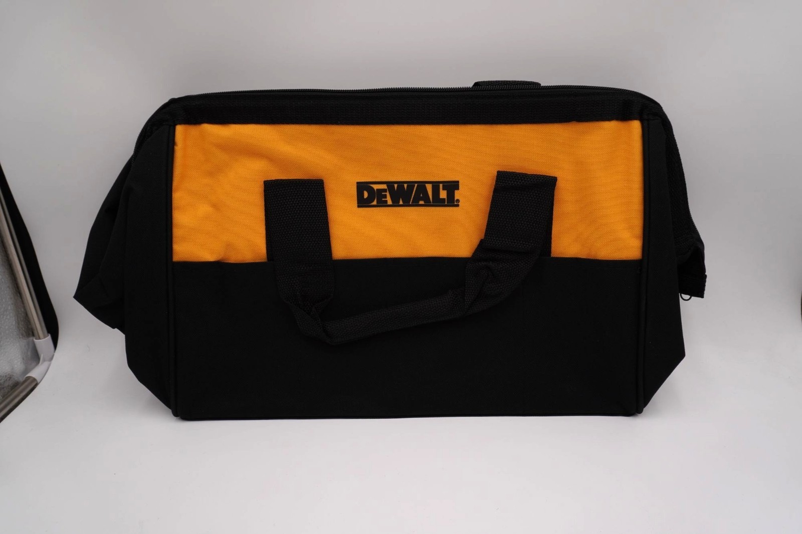 DEWALT N501179 17 in Heavy Duty Contractor Tool Bag New