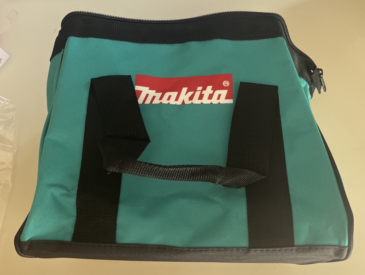 Makita BAG11Makita 11”x9”x9.5” Contractor Tool Bag Turquoise