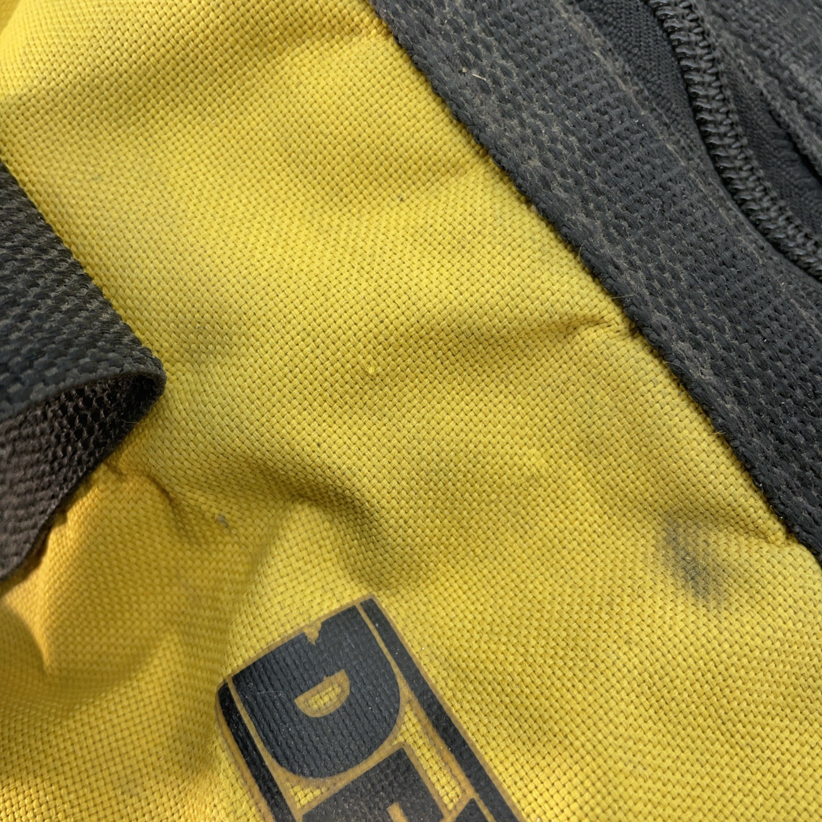 Dewalt Tool Bag Heavy Duty 624807–01 (Zipper issues￼ see Description ) Used ￼