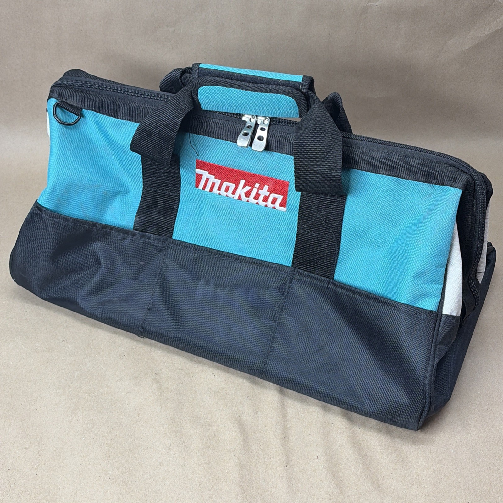 MAKITA 831271-6 21″x 12”x 11” Large Contractor Tool Bag w/ 10 Total Pockets