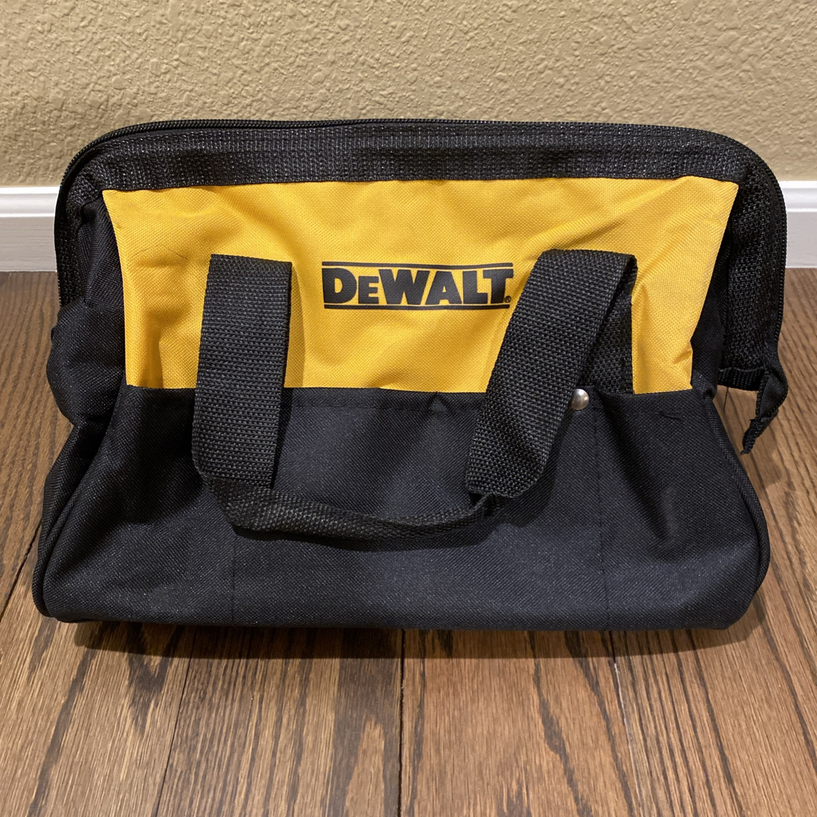 DEWALT Contractors Doctors Type Holdall Tool Tote Bag N037466 9″ x 12″ x 9″ tall
