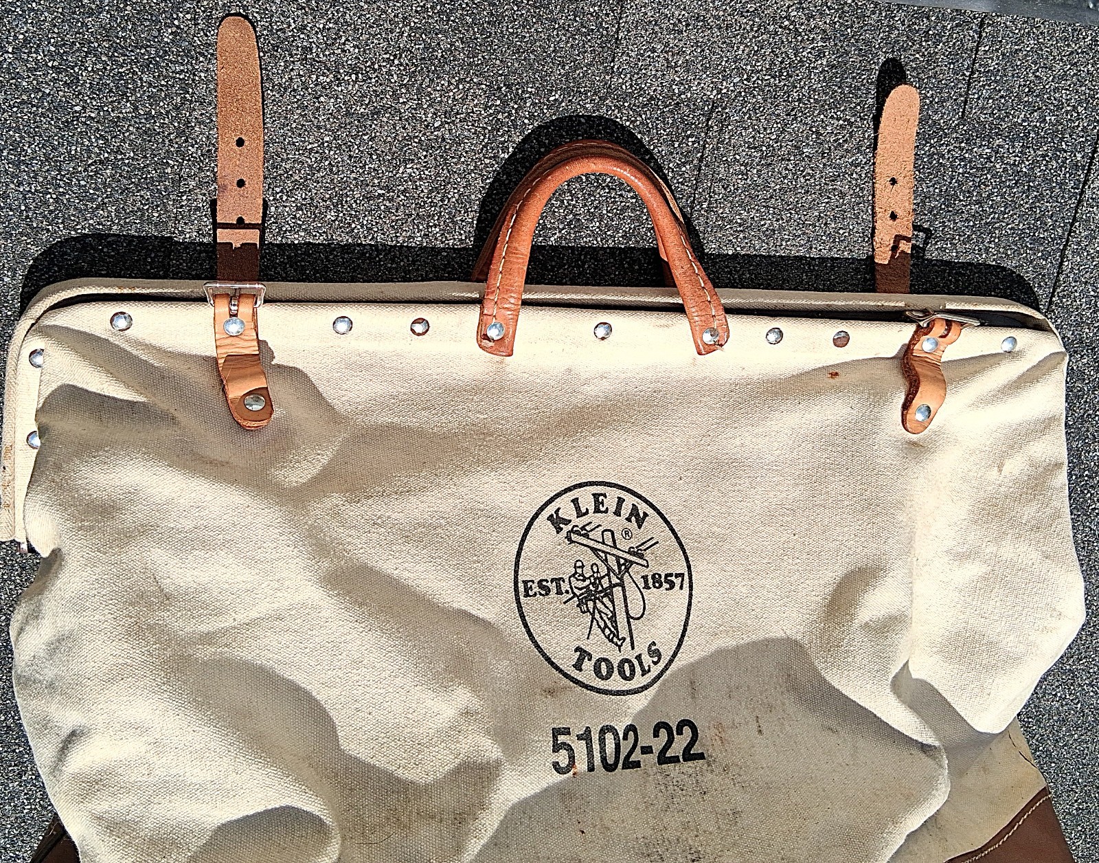 Klein Electrical Tool Bag 5102-22, Canvas, 22″ x 13″ x 10″ Nice Shape
