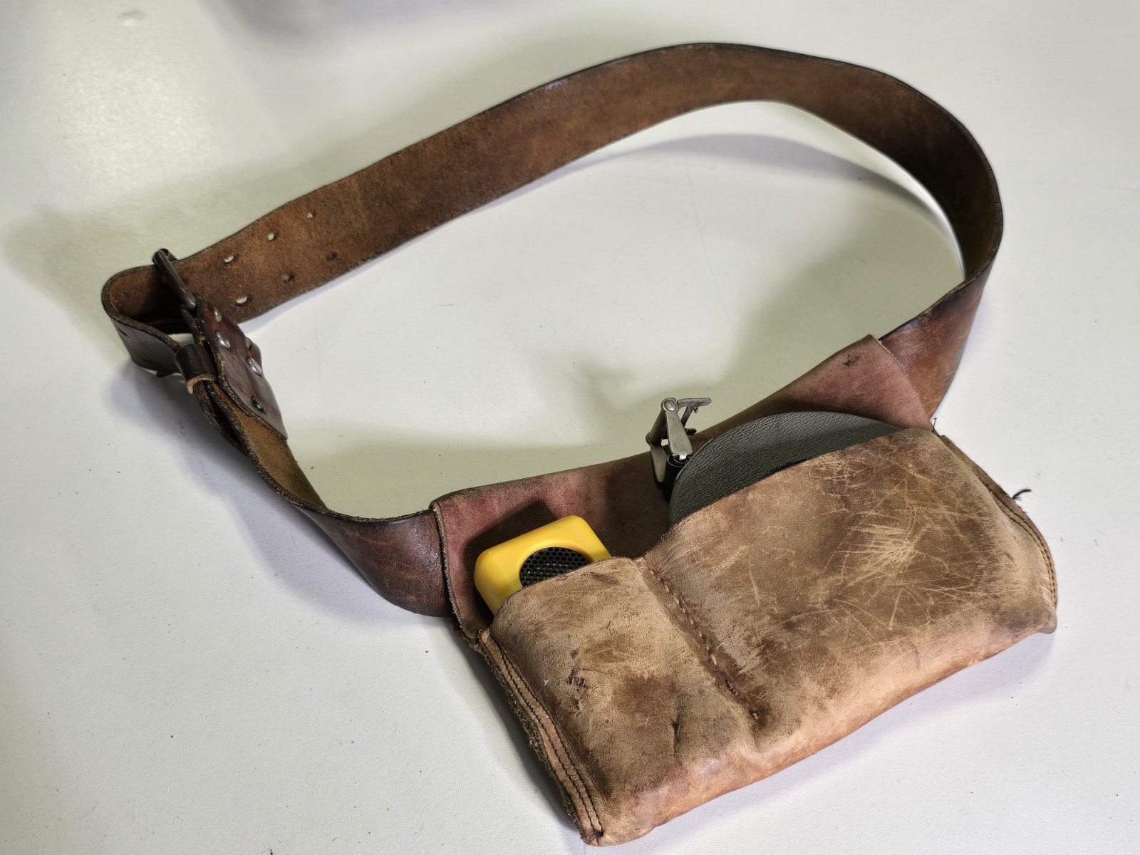 Leather Tool Belt w/ Fiberglass Tape & Sonic Yardstick