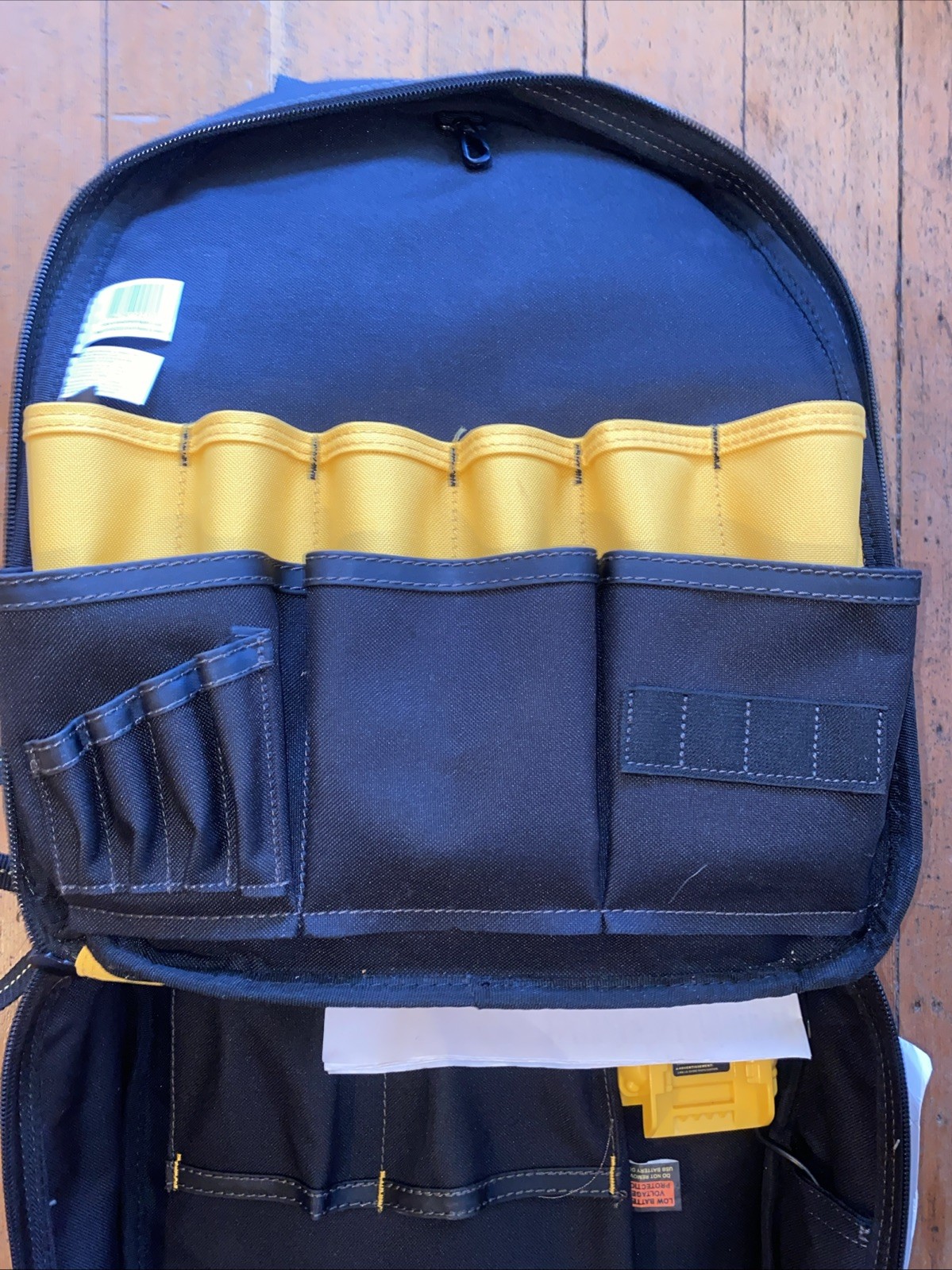 Dewalt 20v Backpack Dgc530 W/ Charging Dock 23 Pocket