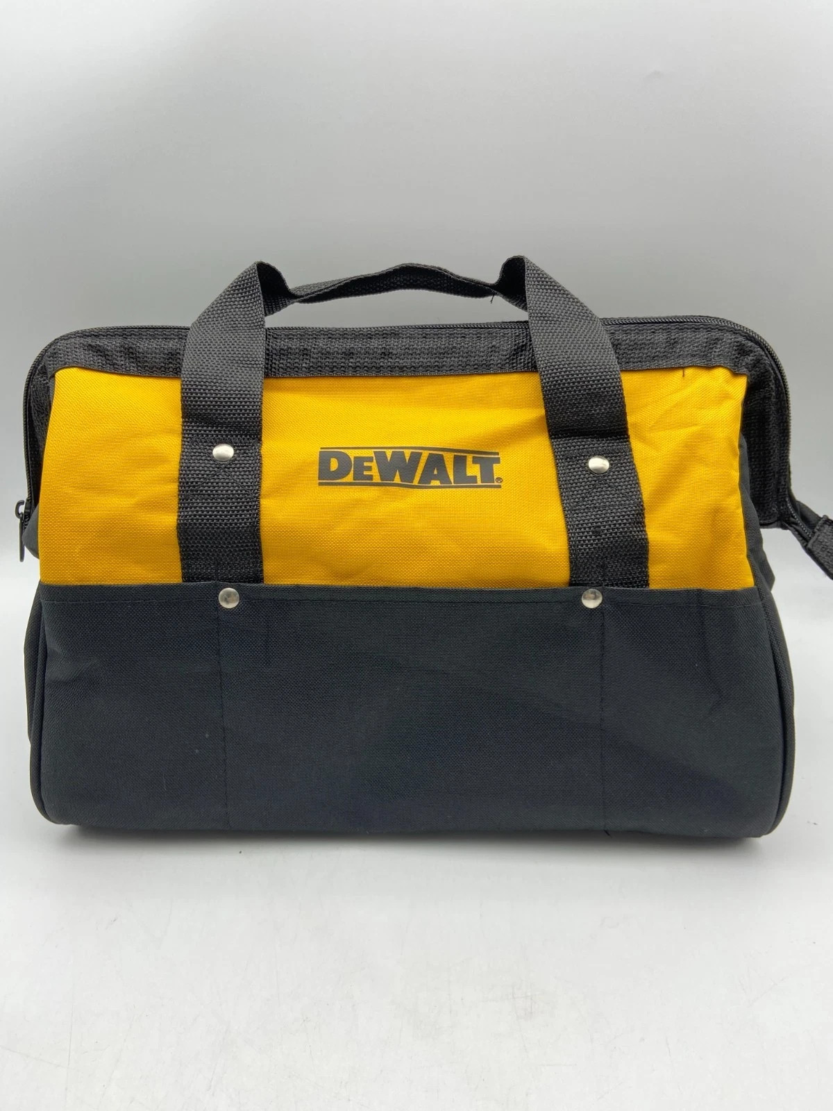 New Dewalt 15-Inch by 10-Inch Tool Bag With Runners (N772413)