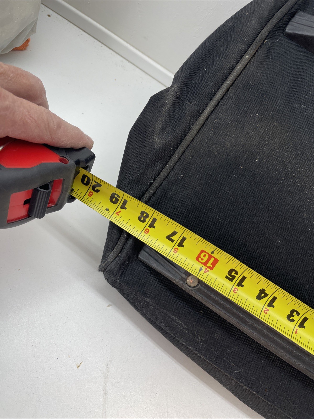 Dewalt Tool Bag Heavy Duty 624807–01 (Zipper issues￼ see Description ) Used ￼