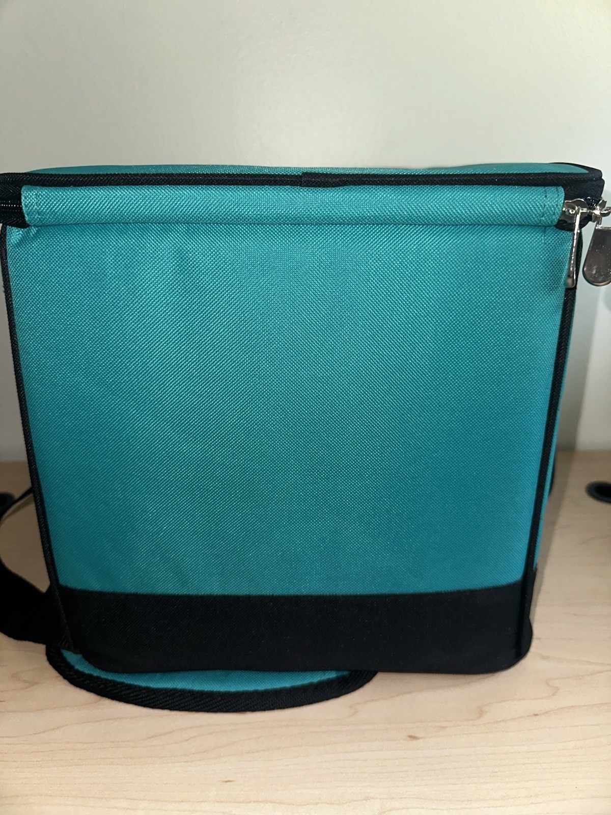 Makita 10″ Square Lithium-Ion Storage/Carry bag with Shoulder Strap and Dividers