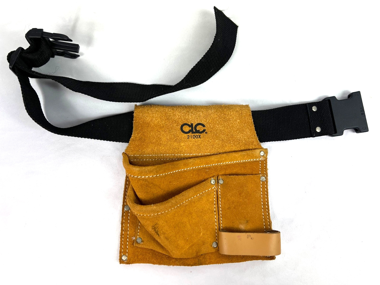CLC 2100X Suede Leather 3-Pocket Carpenters Tool & Nail Bag Black Strap 9 In x9