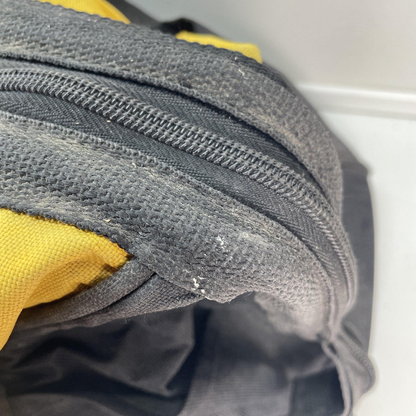 Dewalt Tool Bag Heavy Duty 624807–01 (Zipper issues￼ see Description ) Used ￼