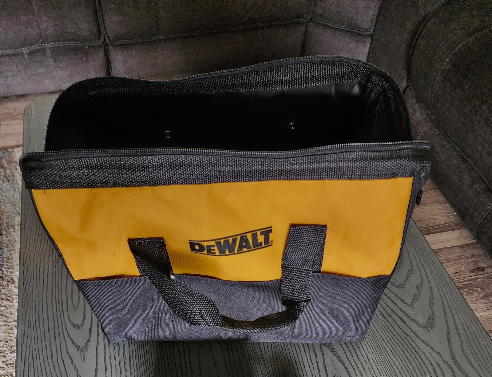 New Dewalt Heavy Duty Ballistic Nylon Tool Bag 15” w Runners & 3 outside Pockets