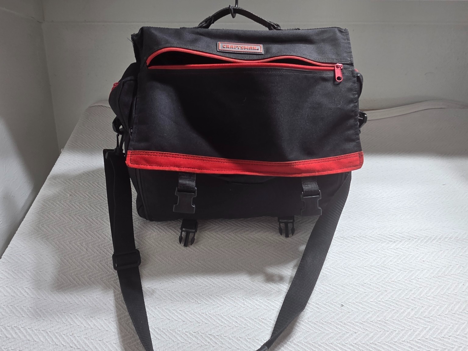 Craftsman Tool Messenger Bag Black Red Shoulder Strap Organizer 20 Inch