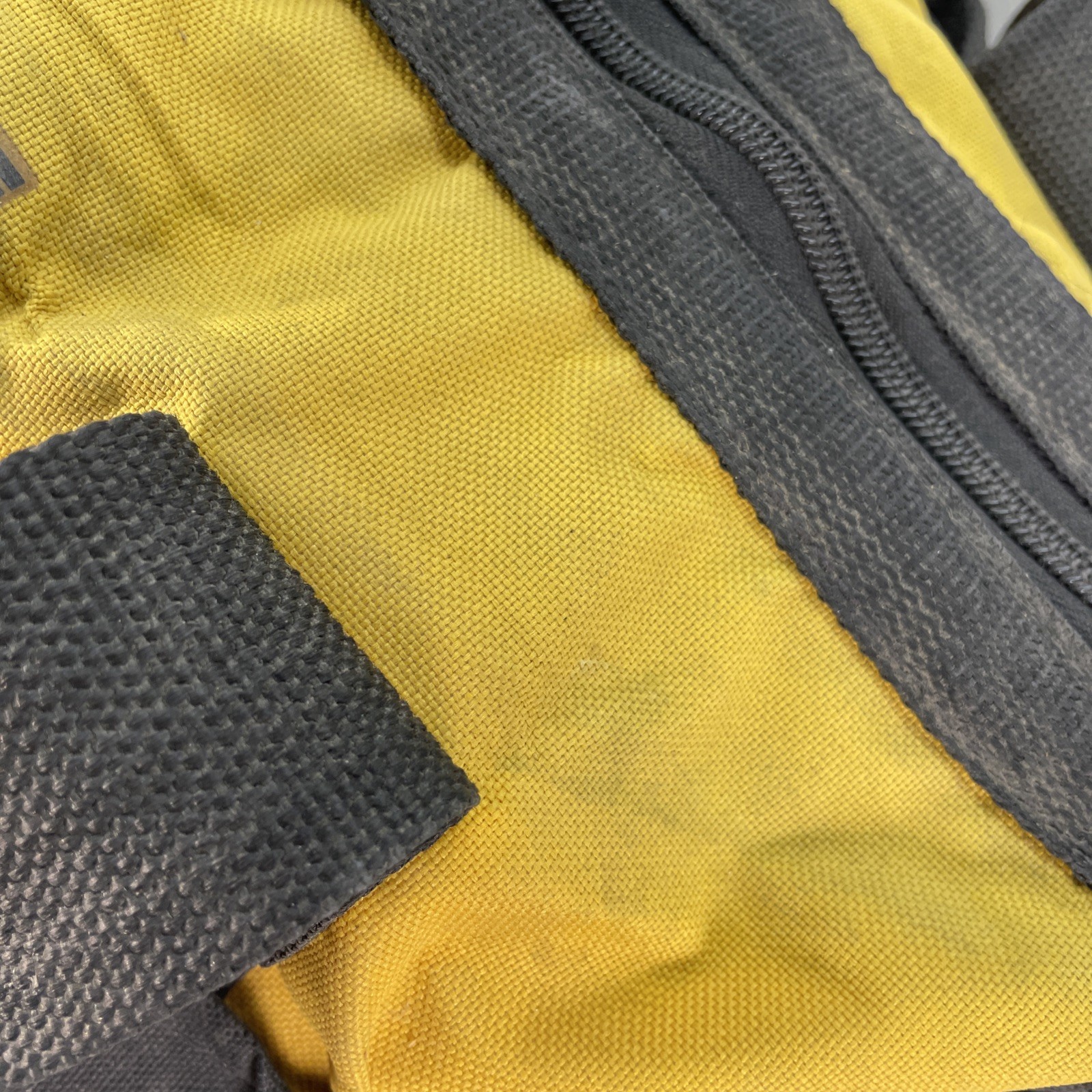 Dewalt Tool Bag Heavy Duty 624807–01 (Zipper issues￼ see Description ) Used ￼