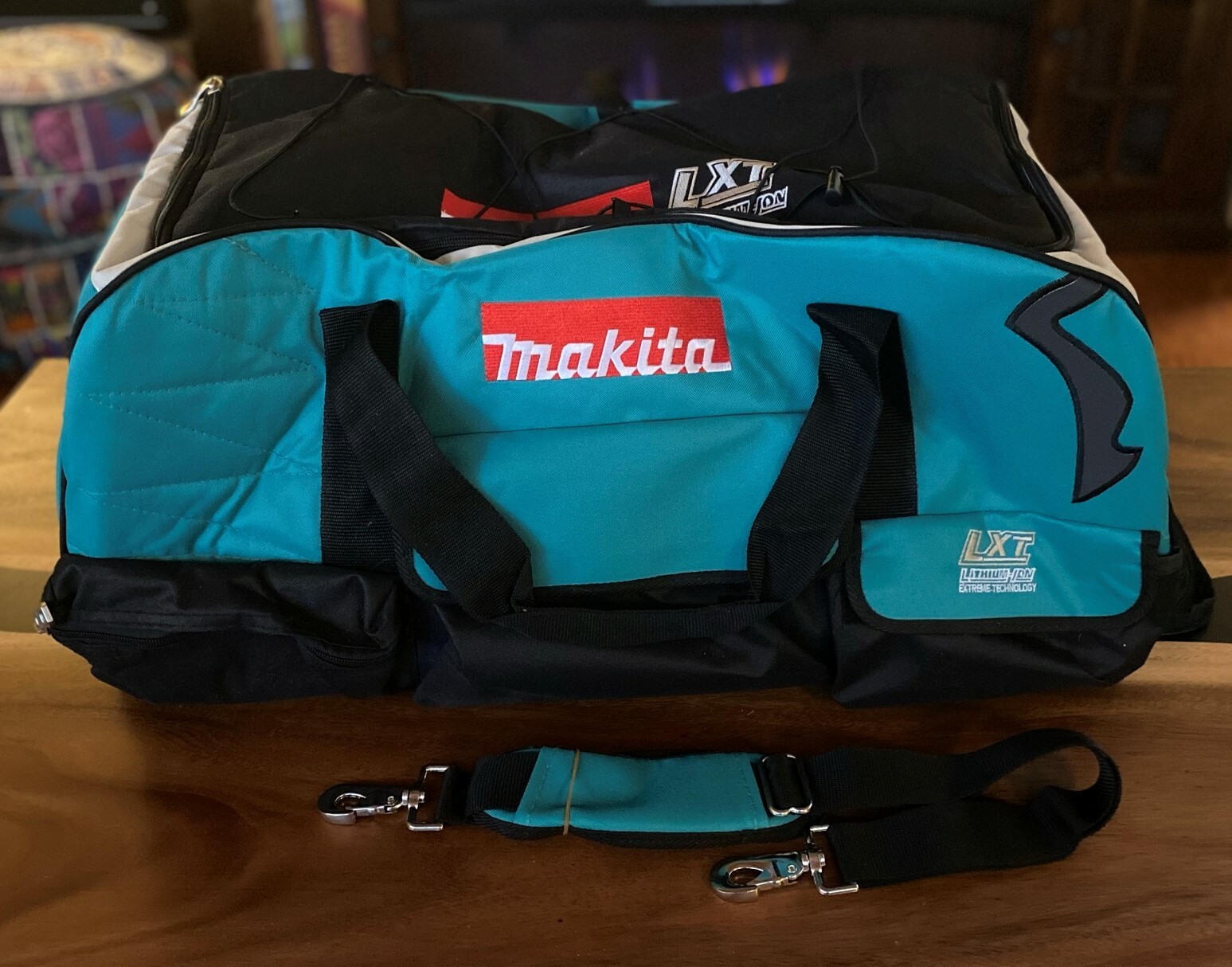 Makita Large Canvas Duffel Bag/Case w/ Wheels – Never Used