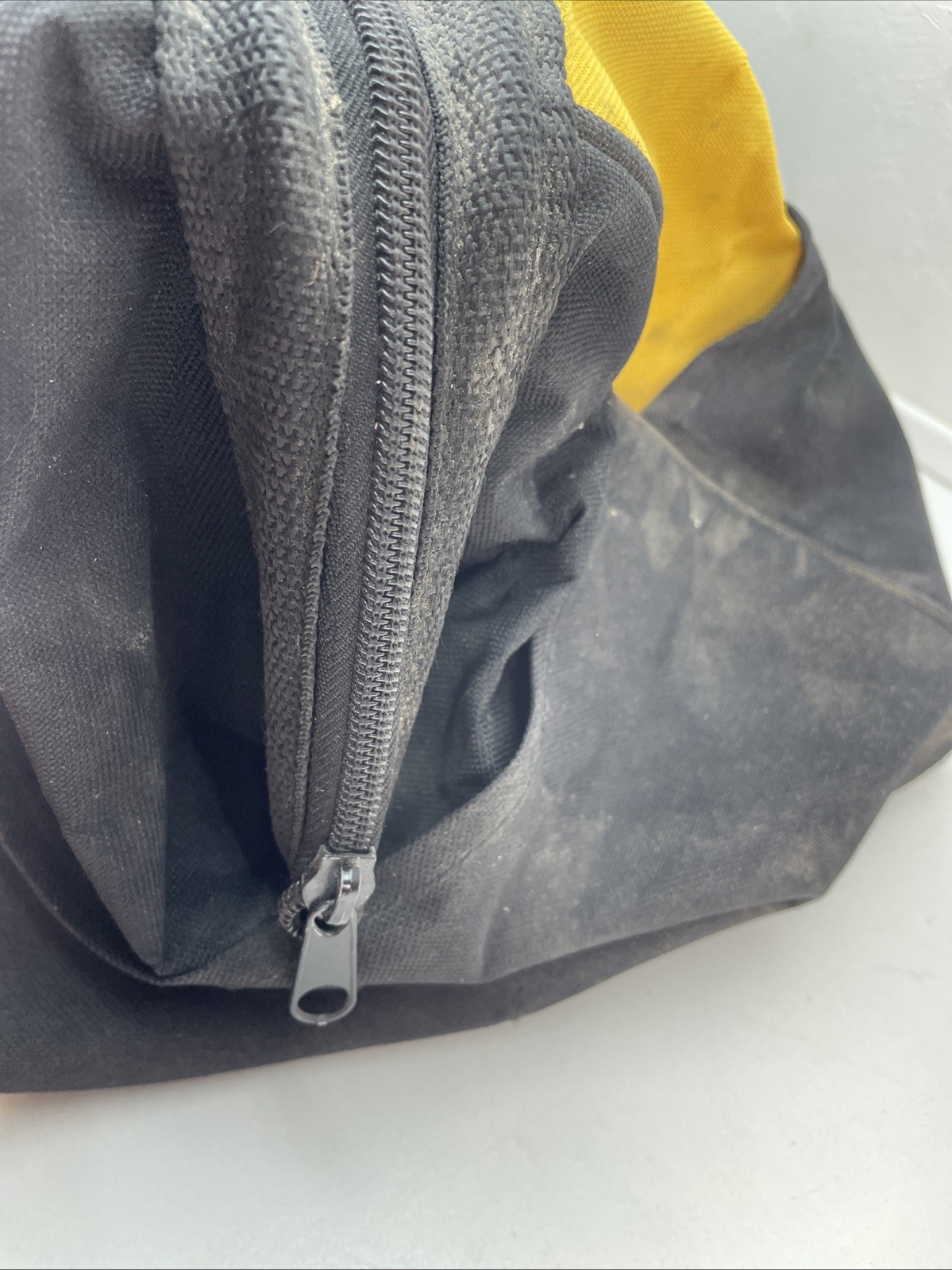 Dewalt Tool Bag Heavy Duty 624807–01 (Zipper issues￼ see Description ) Used ￼