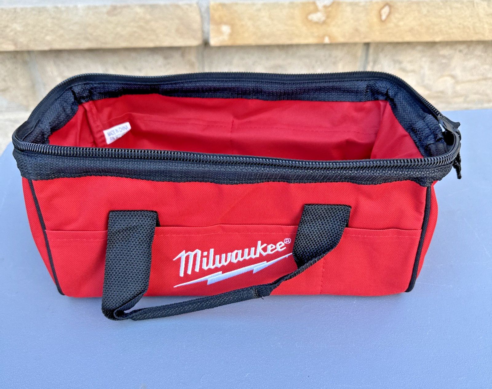 Milwaukee 13″ x 7″ x 6″ Contractor Heavy duty 8 pocket Tool Bag