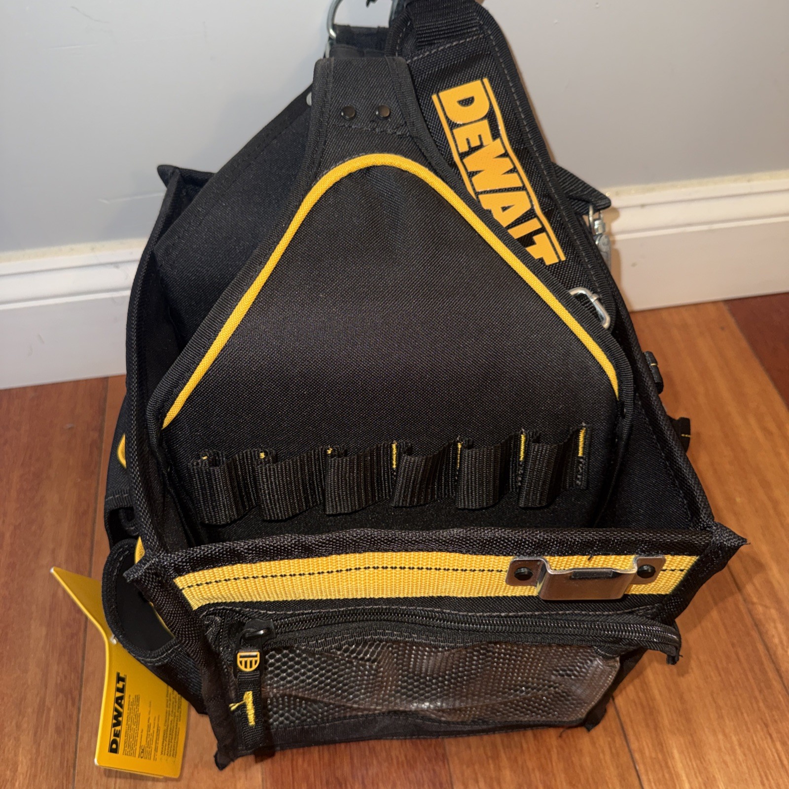 DEWALT 11″ Electrical/Maintenance Tool Carrier NO parts tray (DG5582)