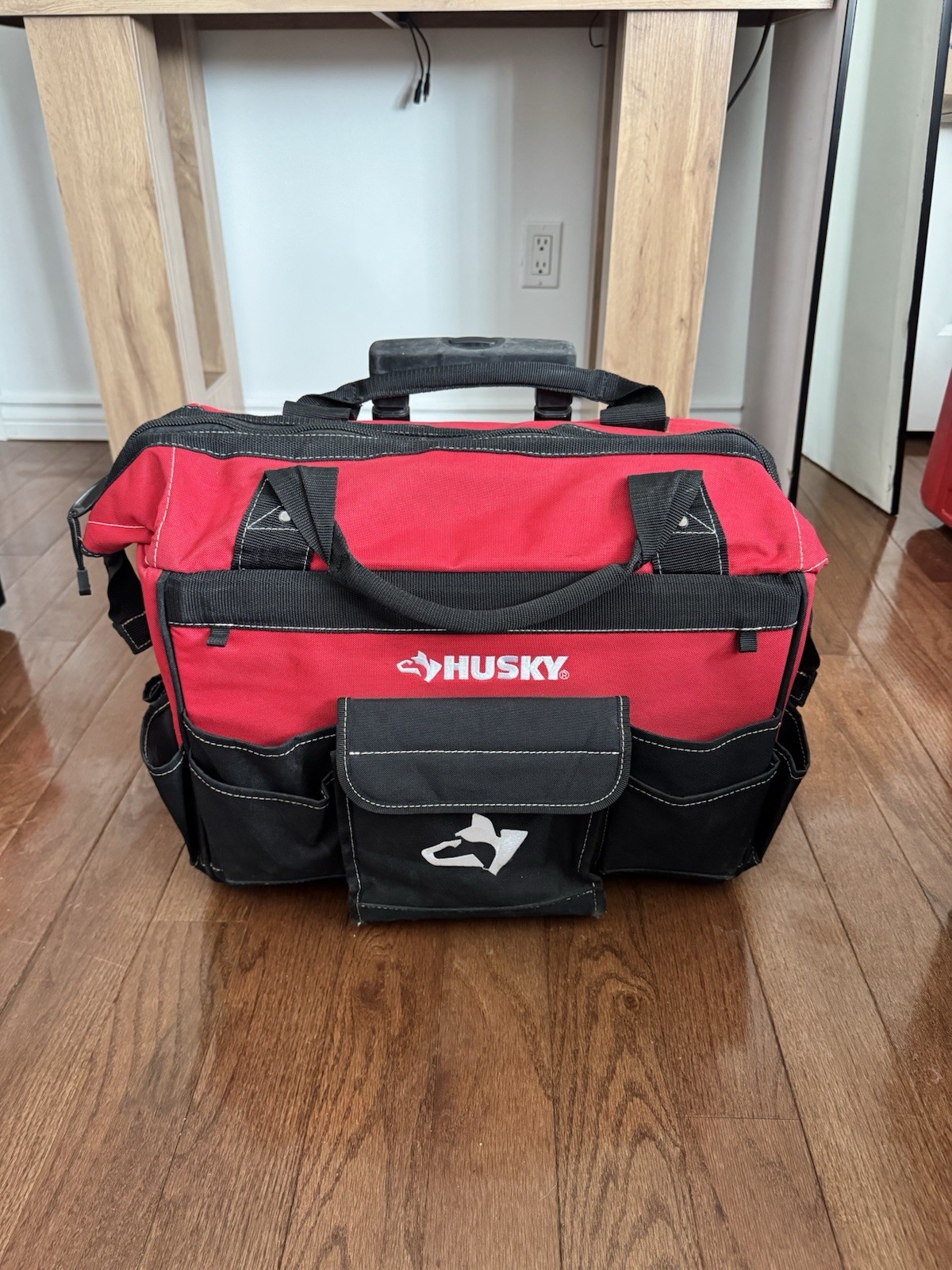 Husky GP-43196N13 18″ 600-Denier Red Contractor’s Rolling Tool Bag – Heavy Use