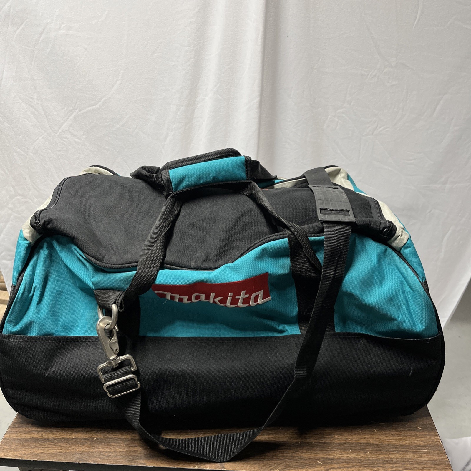 Makita Large Contractor Tool Bag 22″x 12”x 12”