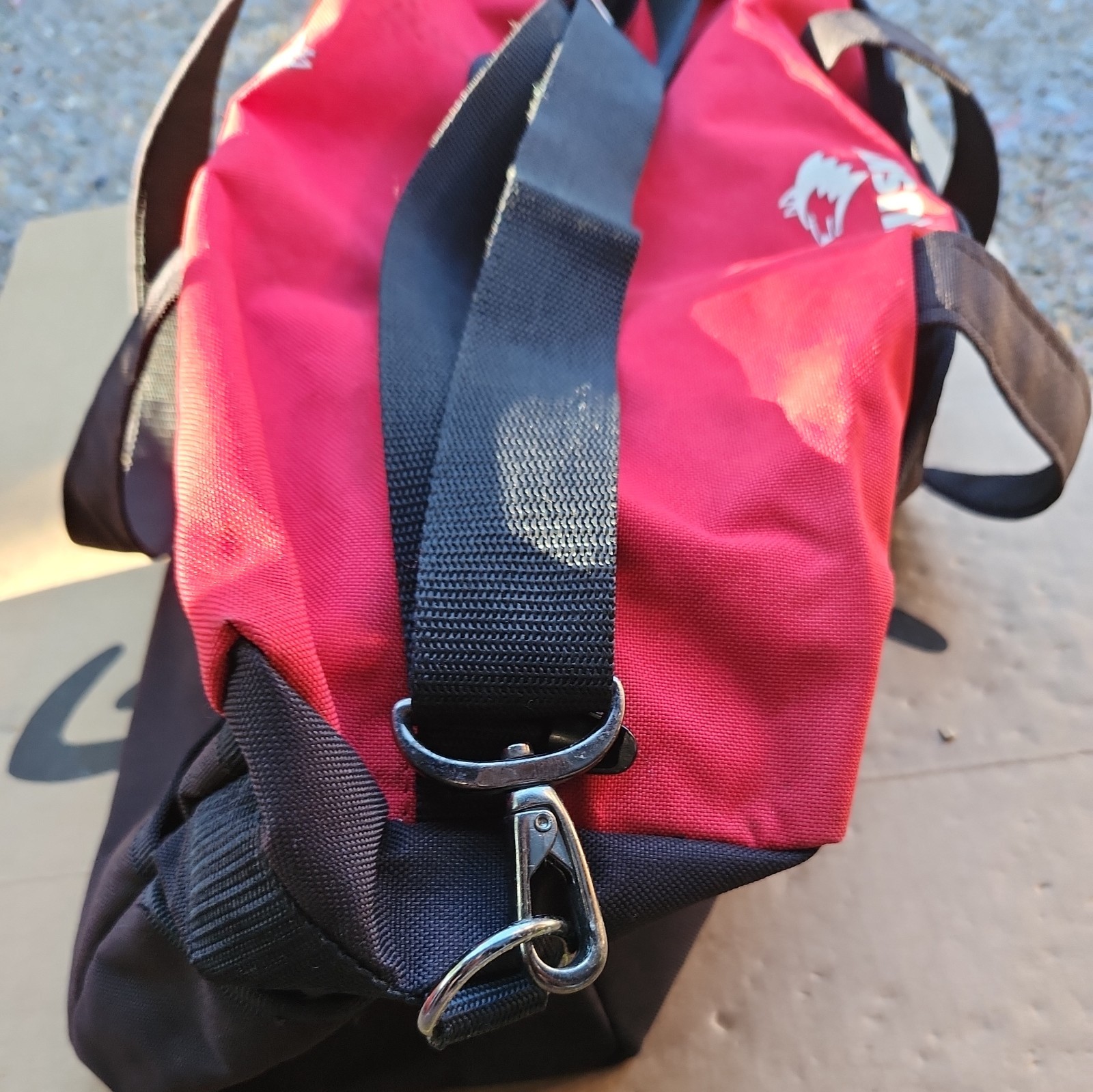 Husky Brand Tool Bag Duffle Bag Shoulder Strap Red & Black 18″ x 10″ x 10″
