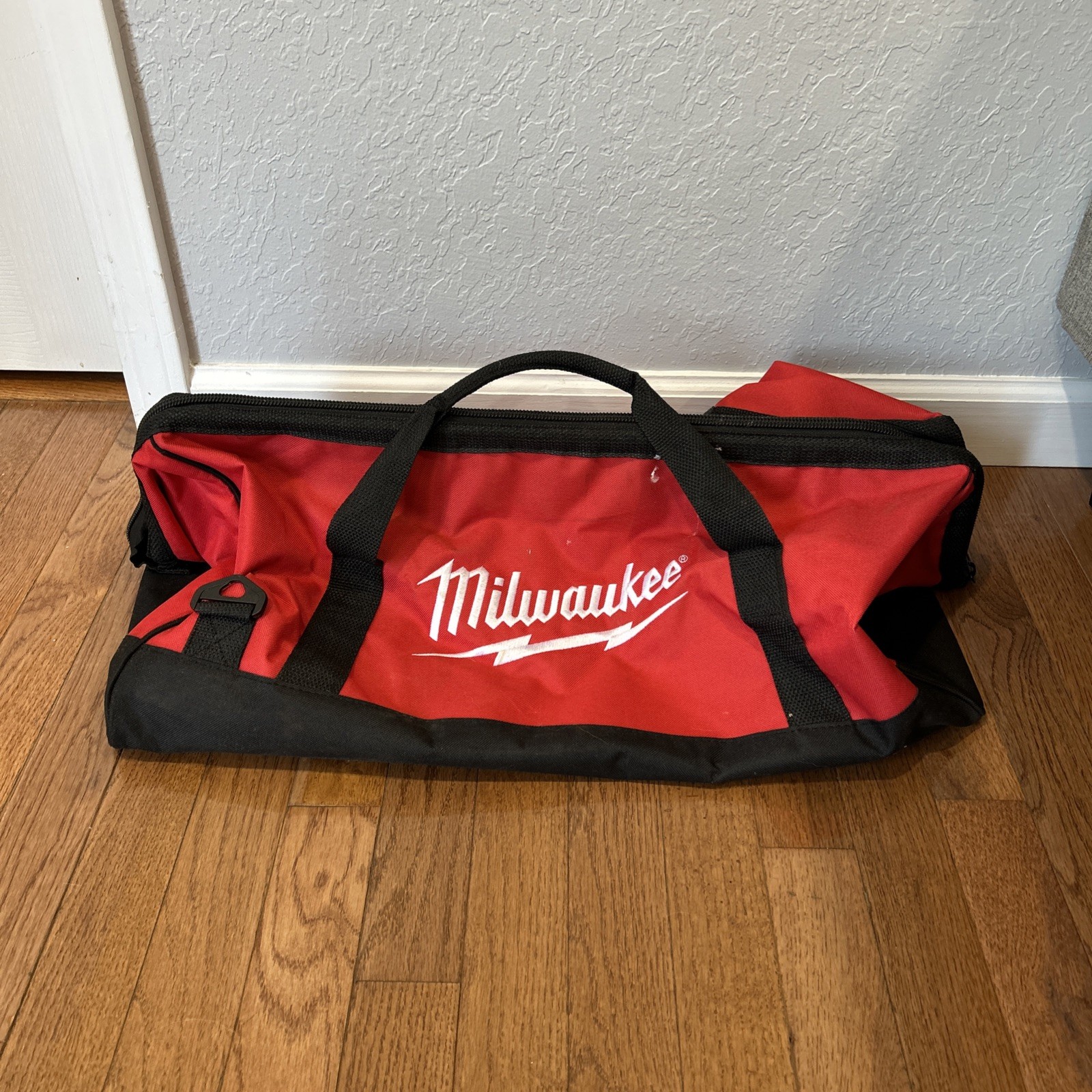 Milwaukee Red/Black 22in Canvas Contractor Tool Bag With Strap