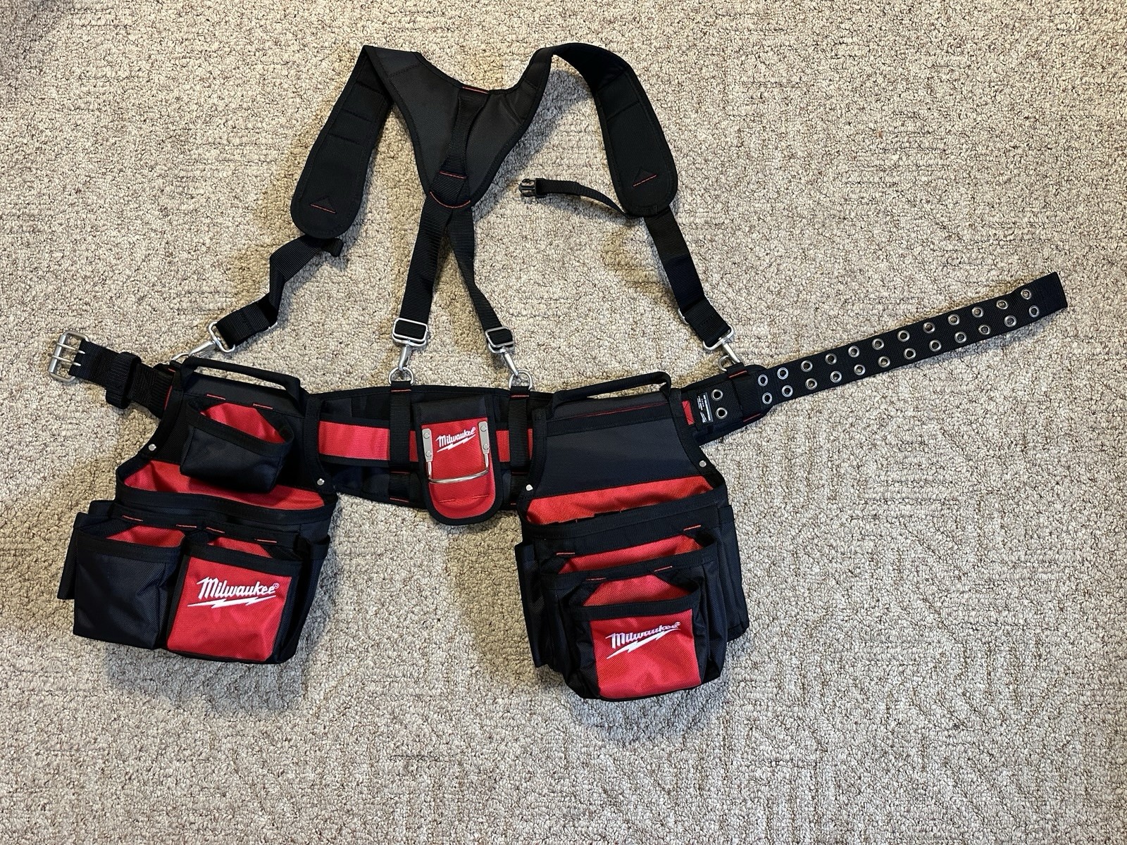 Milwaukee 48-22-8120 Contractors work belt with suspension rig